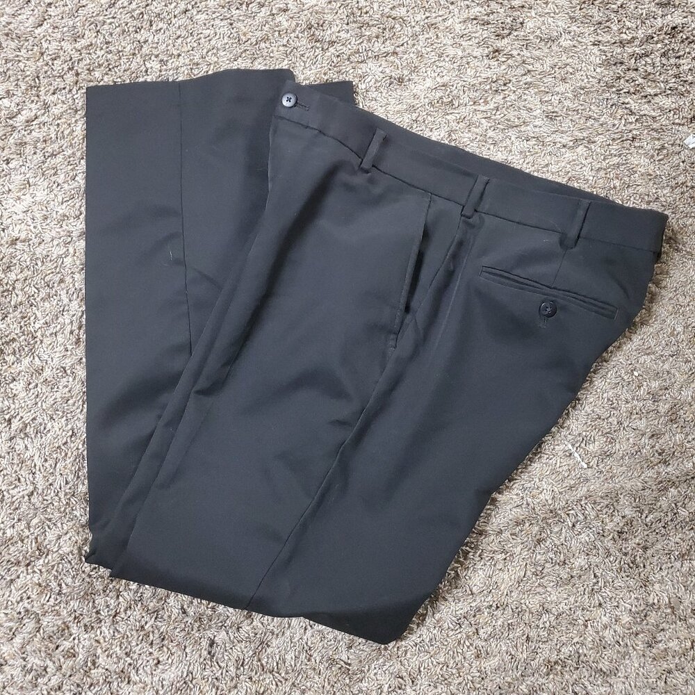 Mens Van Heusen Black Traveler Pants - Slacks - Size 34/32 - Flat Front